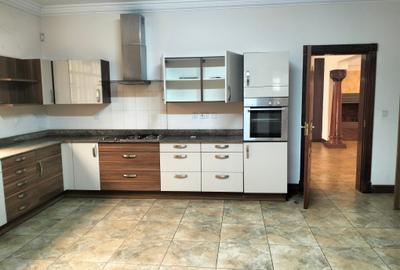 4 Bed Townhouse with En Suite in Lavington