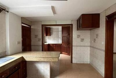 4 Bed Townhouse with En Suite at Lavington