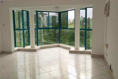 3 Bed Apartment with En Suite at 1 St Avenue