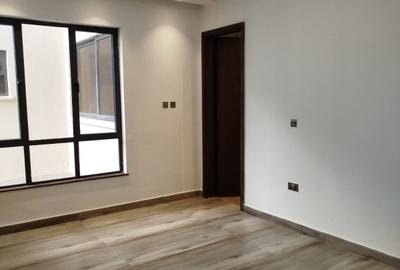 2 Bed Apartment with En Suite in Brookside - 4