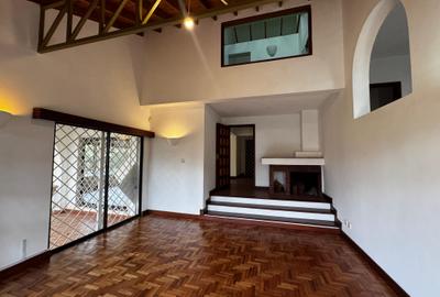 5 Bed House with En Suite in Runda