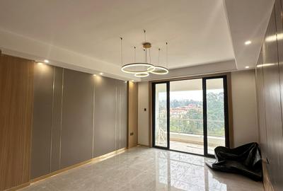 3 Bed Apartment with En Suite in Riverside - 3