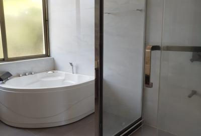 5 Bed Townhouse with En Suite in Lavington - 4