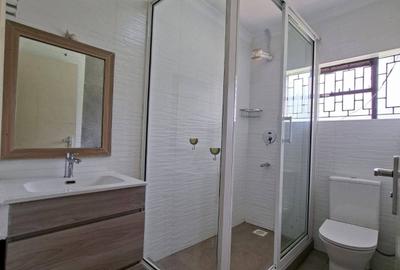 4 Bed House with En Suite at Crescent - 4