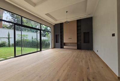 5 Bed House with Garden in Lavington - 4