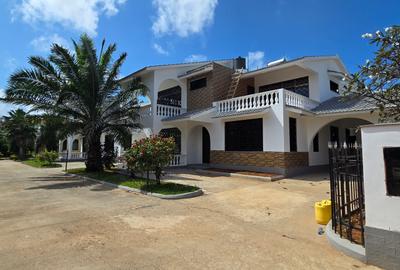 4 Bed Villa with En Suite at Serena