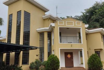 5 Bed Villa with En Suite in Lavington