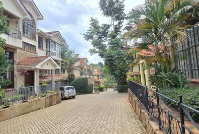 5 Bed Townhouse with En Suite in Lavington - 4
