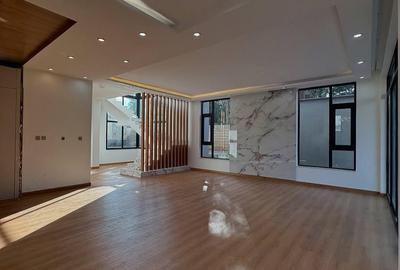 5 Bed Villa with Staff Quarters in Lavington