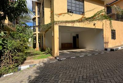 4 Bed Townhouse with En Suite in Kyuna