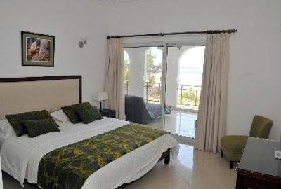 3 Bed Apartment with Swimming Pool in Mombasa CBD - 4