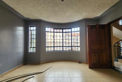 3 Bed Apartment with En Suite at - 4