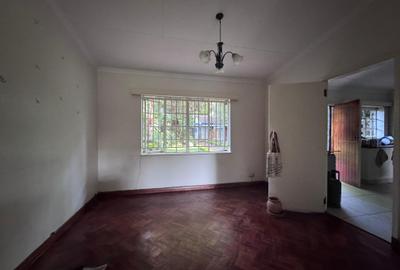 3 Bed House with Garden in Lavington - 4