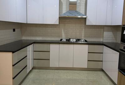 4 Bed Apartment with En Suite in Spring Valley - 3