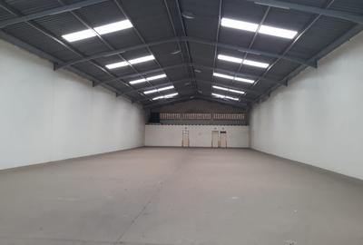 50,000 ft² Warehouse with Fibre Internet in Industrial Area