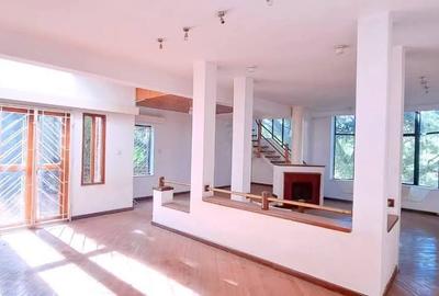 4 Bed Townhouse with En Suite in Westlands Area