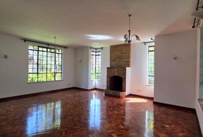 4 Bed Villa with En Suite in Lavington