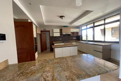 3 Bed Apartment with En Suite in Riverside - 2