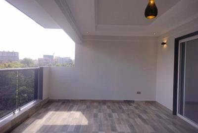 3 Bed Apartment with En Suite in Riverside
