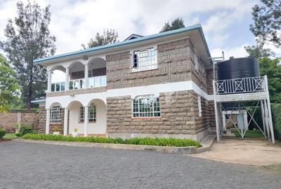 4 Bed House with En Suite in Thome