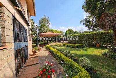 5 Bed House with En Suite in Runda