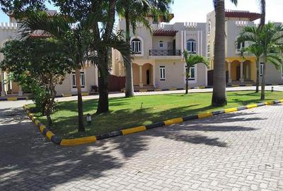 5 Bed Townhouse with Swimming Pool in Nyali Area