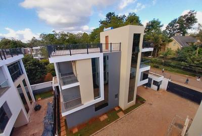 5 Bed Townhouse with En Suite in Lavington
