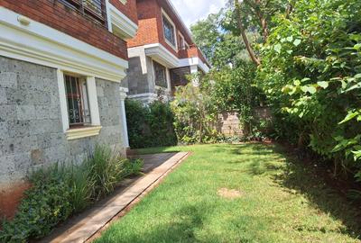 5 Bed Townhouse with En Suite in Spring Valley