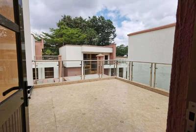 5 Bed Townhouse with En Suite in Lavington