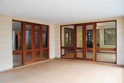 4 Bed Apartment with En Suite in Riverside