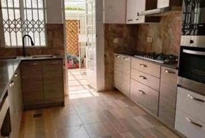 4 Bed Apartment with En Suite in General Mathenge