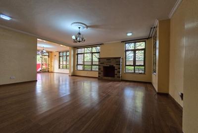 5 Bed House with En Suite in Lavington