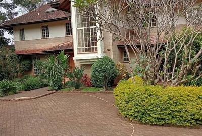 5 Bed Townhouse with En Suite in Rosslyn