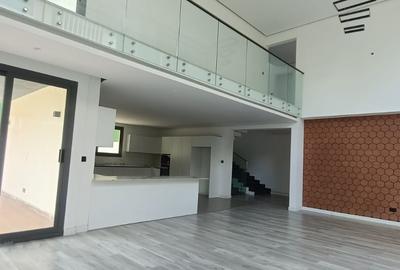 5 Bed Villa with En Suite in Lavington - 3