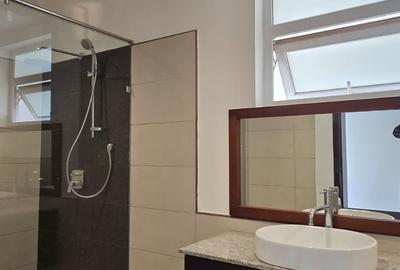 5 Bed House with En Suite in Runda - 3