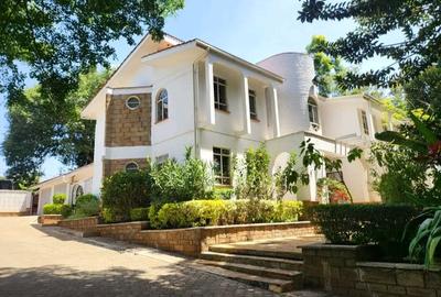 5 Bed House with En Suite in Nyari - 2