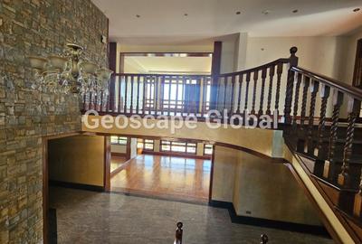 5 Bed House with En Suite in Runda