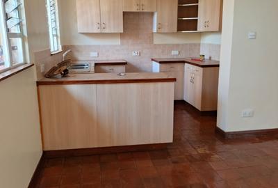 3 Bed Villa with En Suite at Lavington - 3