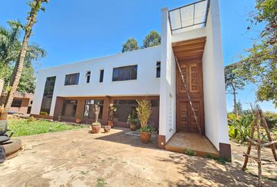 6 Bed House with En Suite in Runda