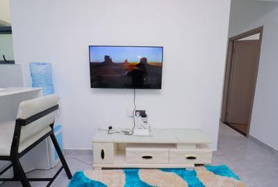 Serviced 1 Bed Apartment with Gym at Wood Avenue