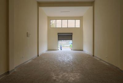 2,399 ft² Warehouse with Lift in Industrial Area