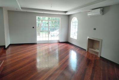 5 Bed Townhouse with Garden at Few Minutes Drive To Roslyn Academy And German School