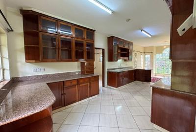 5 Bed Townhouse with En Suite in Rosslyn - 3