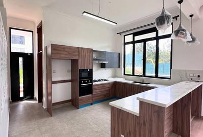 5 Bed Townhouse with En Suite in Kitisuru - 2