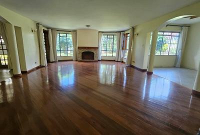 6 Bed House with En Suite in Runda - 2