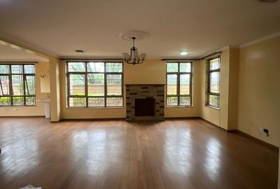 5 Bed Townhouse with En Suite in Lavington - 3