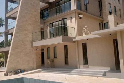 6 Bed House with En Suite in Nyari