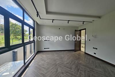 5 Bed House with En Suite in Nyari - 2