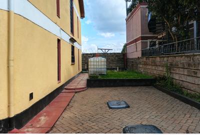 6 Bed House with En Suite at Trinity Petrol Station - 2