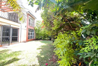 5 Bed Townhouse with En Suite in Brookside - 2